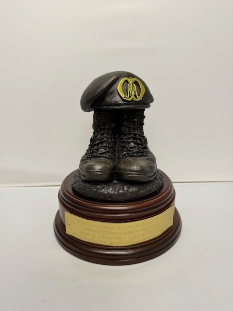 Boots and Beret KMA Gravure