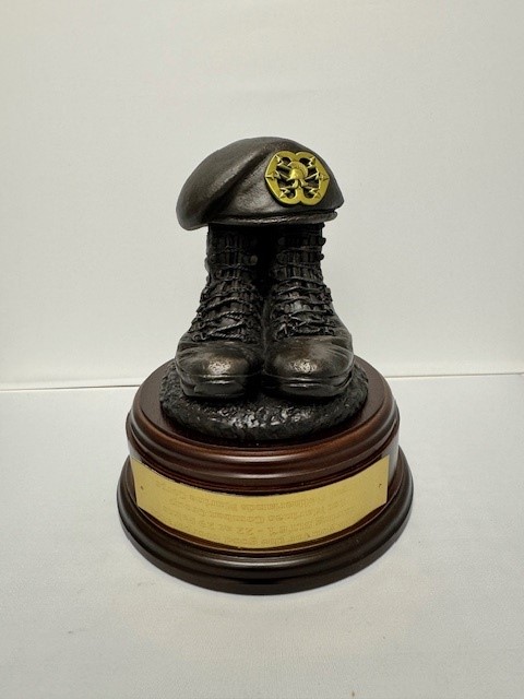 Boots and Beret Verbindingsdienst Gravure