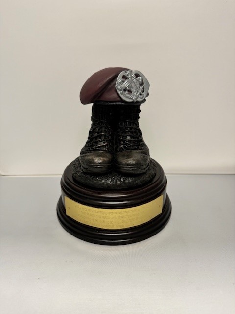 Boots and Beret 11 BVE Gravure