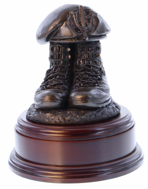 Boots and Beret Limburgse Jagers Gravure